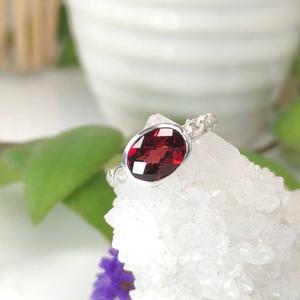 silver - garnet - texture -oval - ring